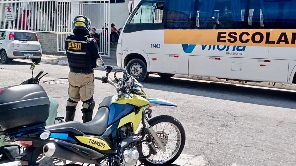 SMTT intensifica fiscalização no trânsito no entorno de escolas da capital - SMTT Aracaju